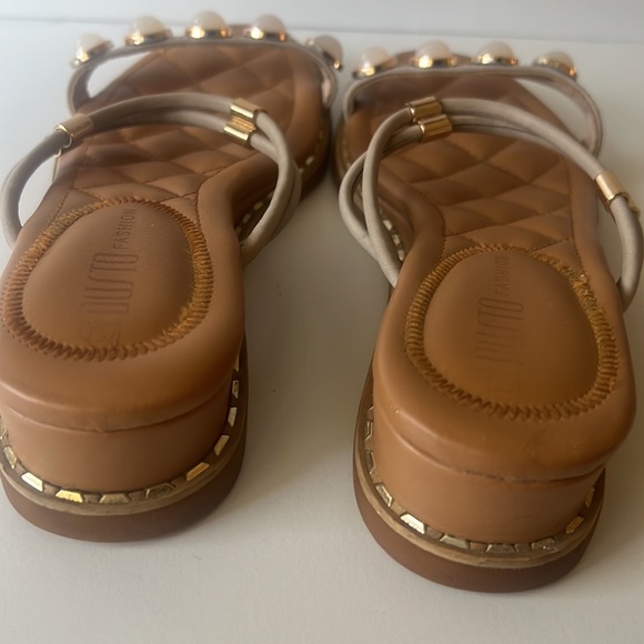 Dusto Sandals, with Pearl and Gold Tone Features, SZ 36 - Picture 3 of 10